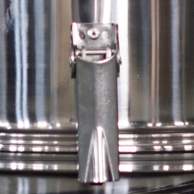 Easy maintenance suction system