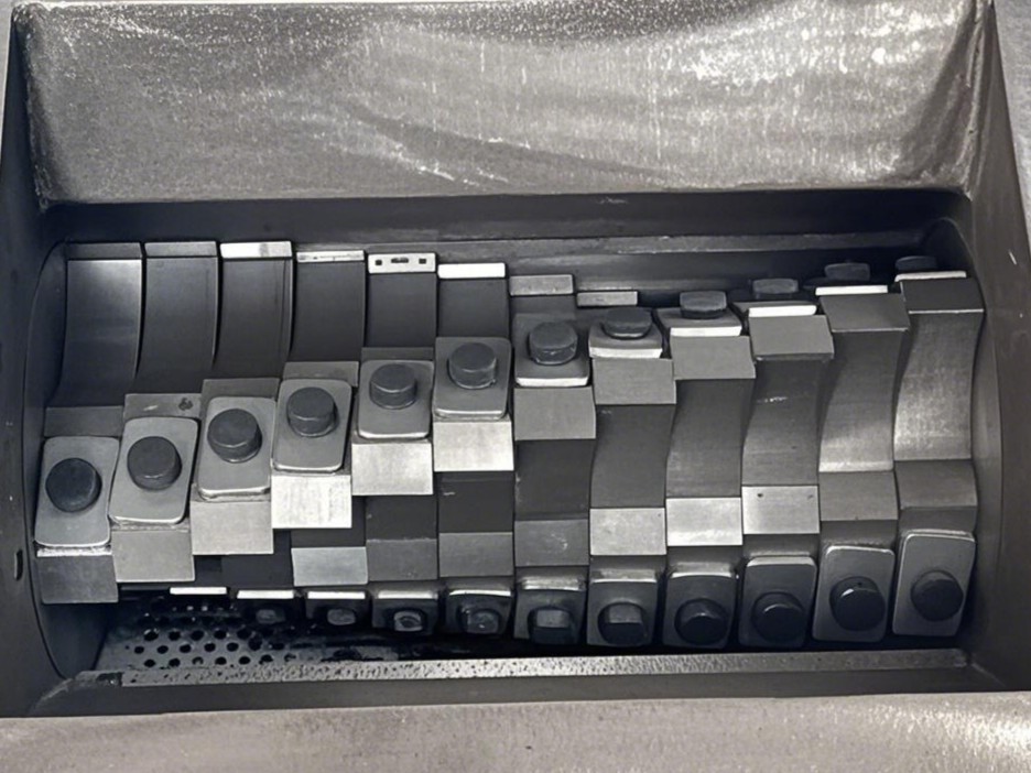 Step-Blade Dual-Head Cutting Structure