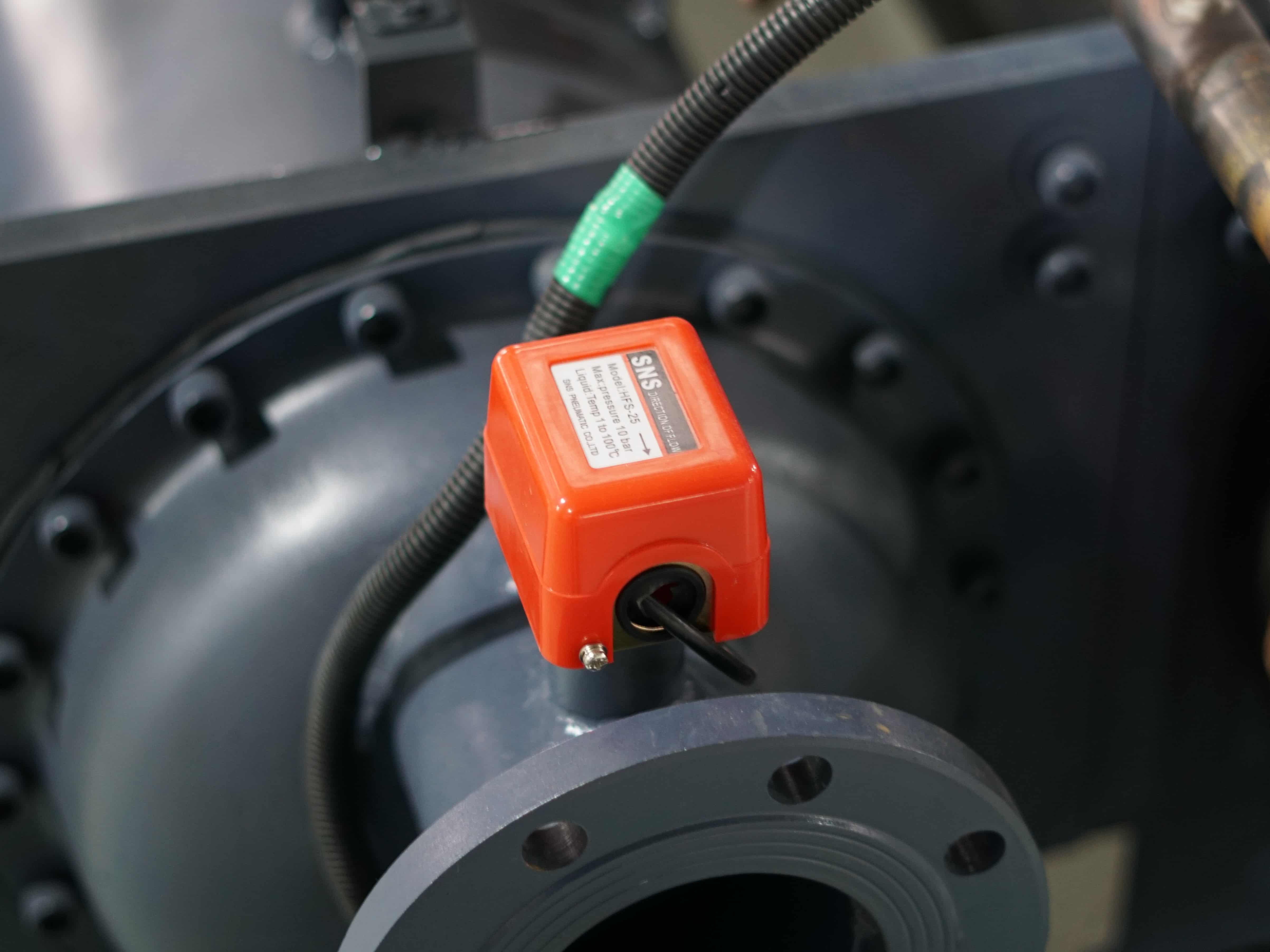fully enclosed water flow switch