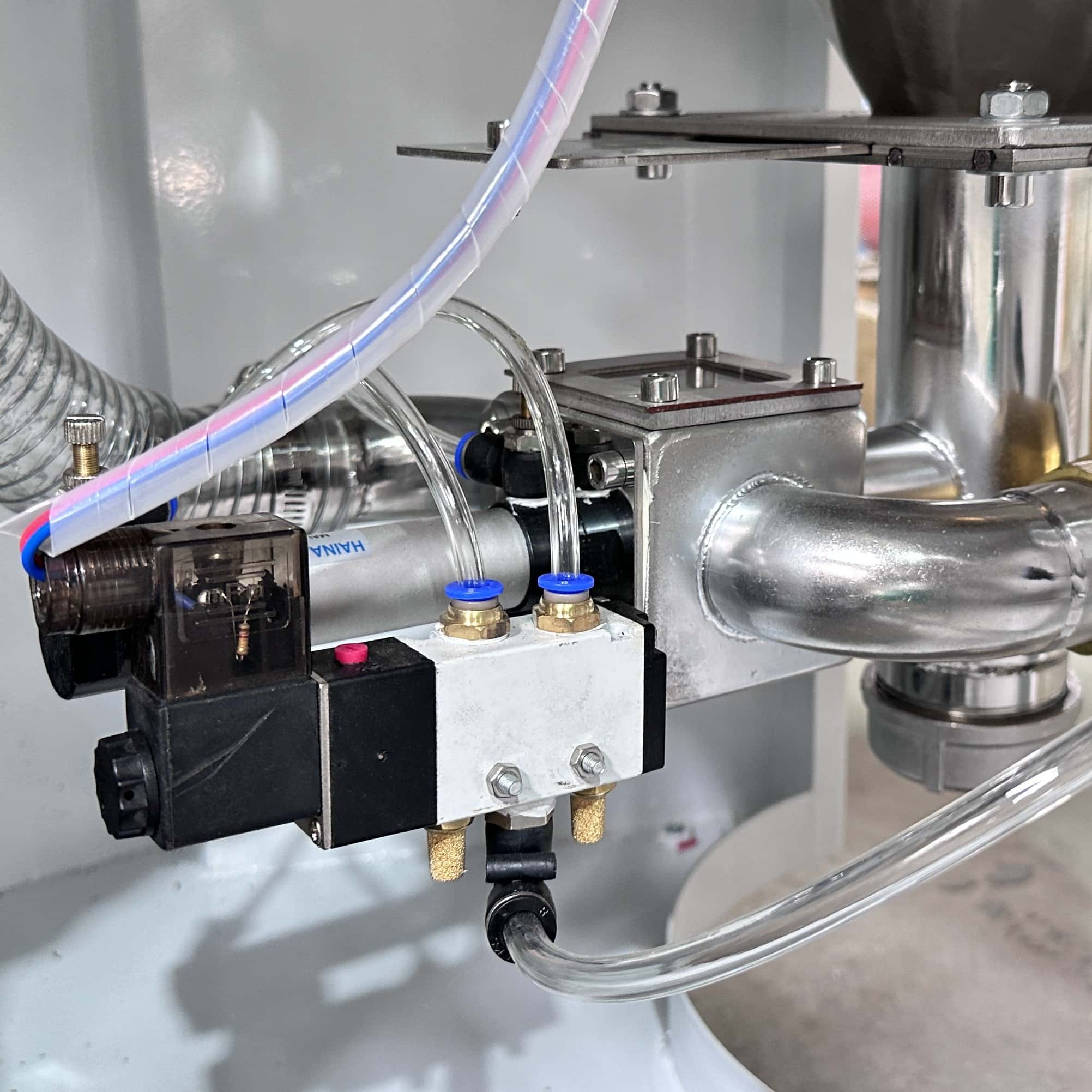 Plastic Industry Three-Machine Dehumidification Solution