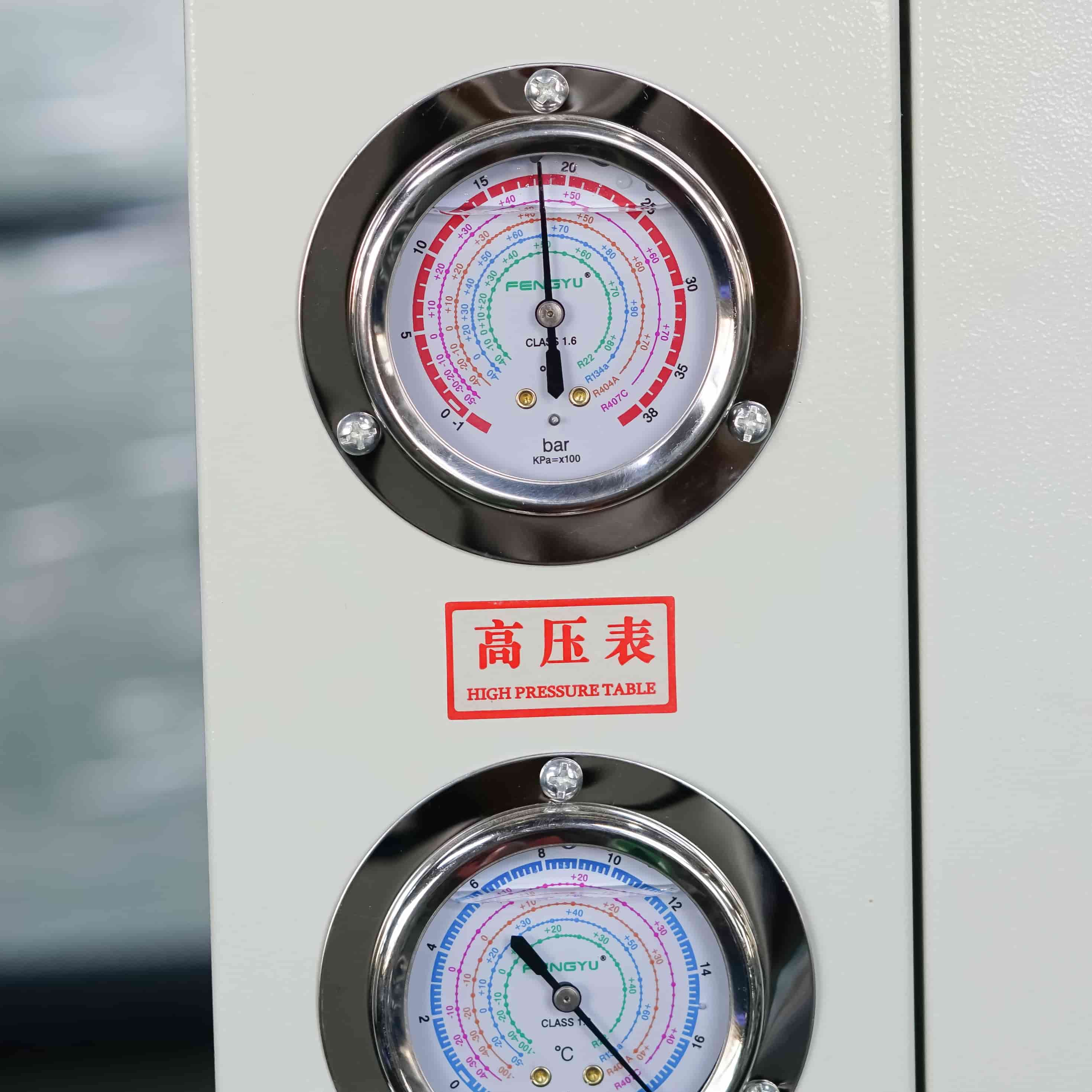 Refrigerant Pressure Gauge in Operation